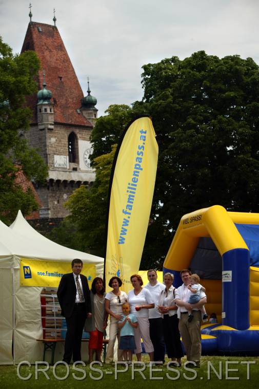 06.06.18_255b u.a.  LR Mag. Johanna Mikl-Leitner, N� Familienreferatsleiter Dr. Peter Pitzinger, Perchtoldsdorfer B�rgermeister Martin Schuster