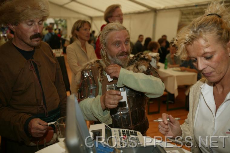 06.09.18_083 'Wieso Euro? Nehmen Sie keine Golddukaten?'