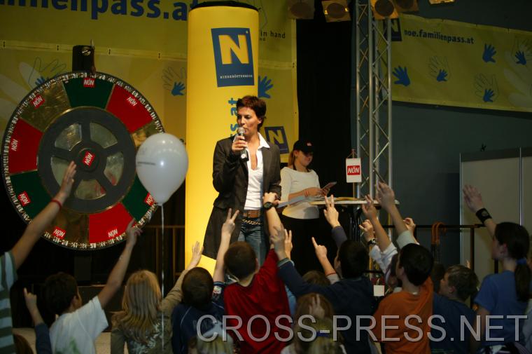 06.11.05_213 Sabine Petzl moderierte durch das gesamte Programm auf der N�N-B�hne.