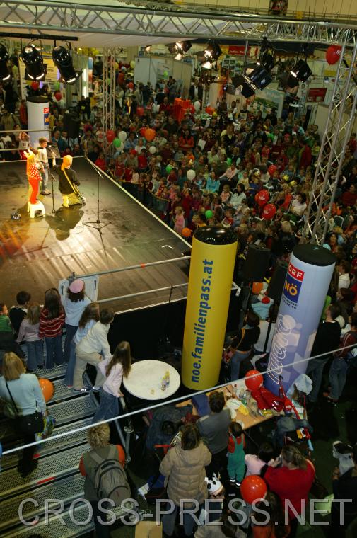 06.11.05_403 Mitmach-Konzert von Kinderliedermacher Bernhard Fibich. http://members.aon.at/kinderlieder