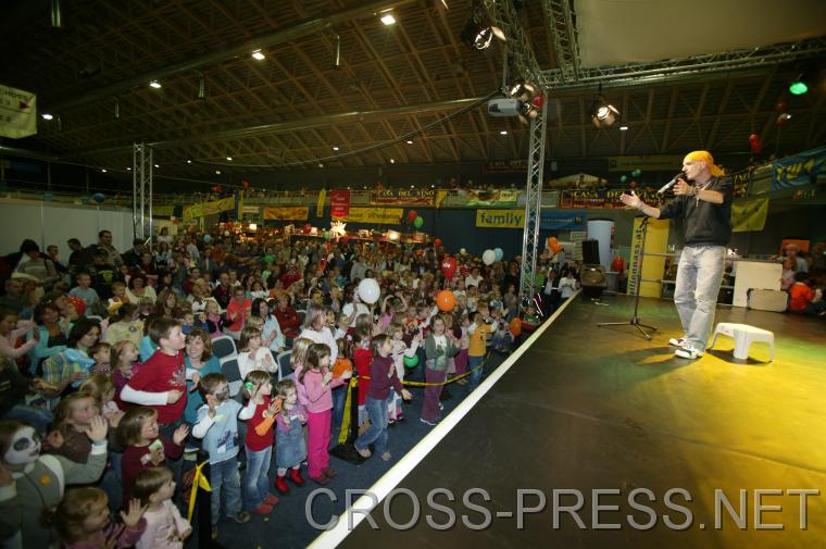 06.11.05_428 Mitmach-Konzert von Kinderliedermacher Bernhard Fibich. http://members.aon.at/kinderlieder