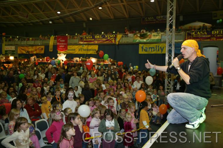 06.11.05_431 Mitmach-Konzert von Kinderliedermacher Bernhard Fibich. http://members.aon.at/kinderlieder