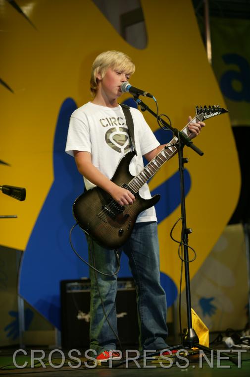 06.11.05_529 Vier Geschwister als Rock Band 'Running Sushi', Sieger des heurigen Band-Wettbewerbs des N� Musikschulmanagements.