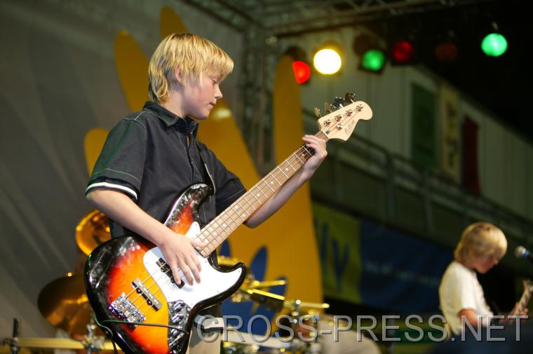 06.11.05_531 Vier Geschwister als Rock Band 'Running Sushi', Sieger des heurigen Band-Wettbewerbs des N� Musikschulmanagements.