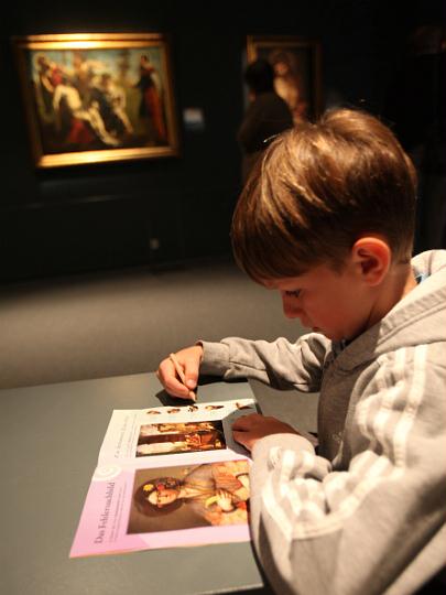 2011.09.17_13.03.02.jpg - Spielerisch Geschichte lernen durch Fehlersuche in alten Gemälden.