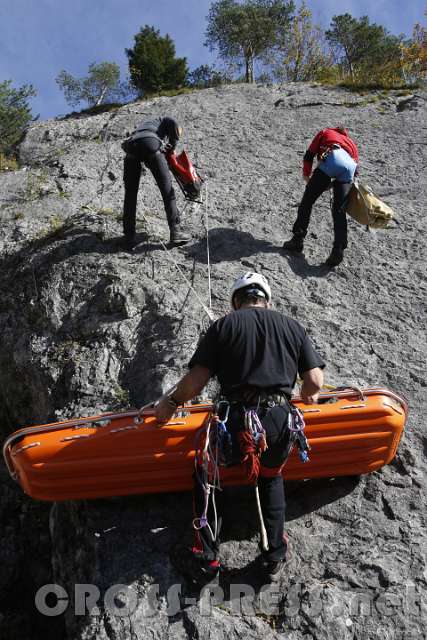 2015.10.24_14.19.51.JPG - Flaschenzug-Methode ist outdate. Gegenzug-Methode benötigt weniger Ausrüstung, belastet Material viel weniger und ist schneller. Einzige Nachteil: es braucht mehr Raum.