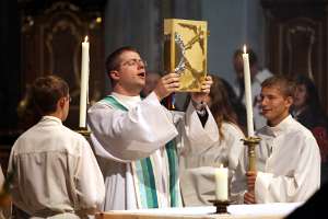 Augustinus-Fest und NÖKiSS im Stift Herzogenburg Herr Petrus Stockinger las bei der Pontifikalmesse das Evangelium.