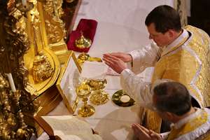 Primizmesse von P.Johannes Paul Chavanne OCist Wandlung