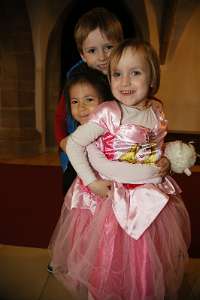 Radio Maria Amstetten Tag der Offenen Tuer Geschwister mit Cousine