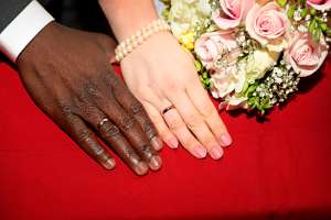 2017.02.18_16.20.44_r Hände, Ringe & Brautstrauß